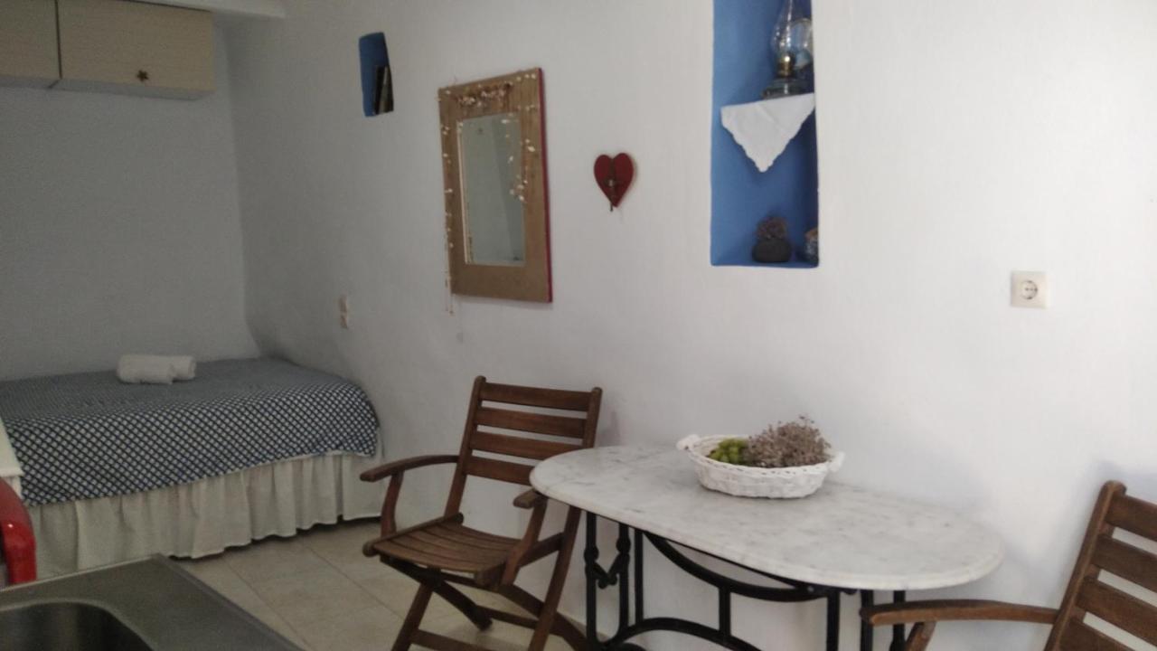 Traditional Renovated House In The Centre Of Anafi Exterior photo