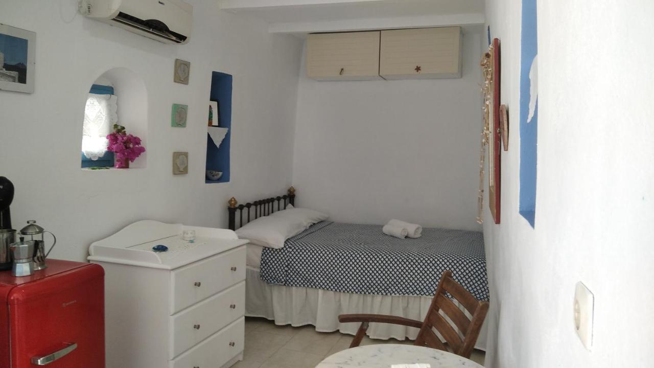 Traditional Renovated House In The Centre Of Anafi Exterior photo